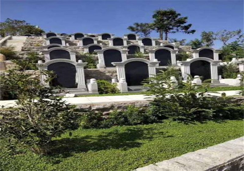 在寻找合适的安葬之地时,了解不同区域的墓地价格是至关重要的一步。今天我们就来对比一下成都市内几个主要区域的墓地价格。